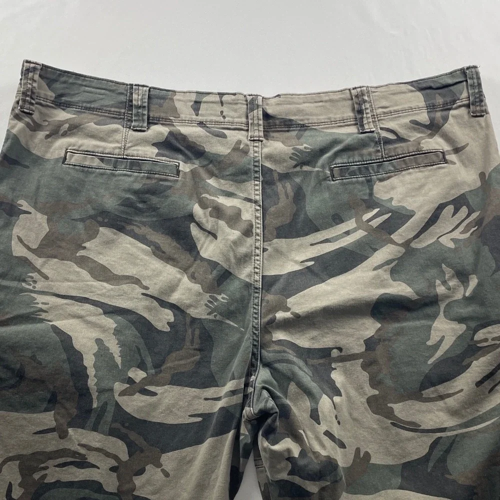 Wrangler Mens Relaxed Fit Camo Cargo Shorts Green Brown Size 44x10 112336219